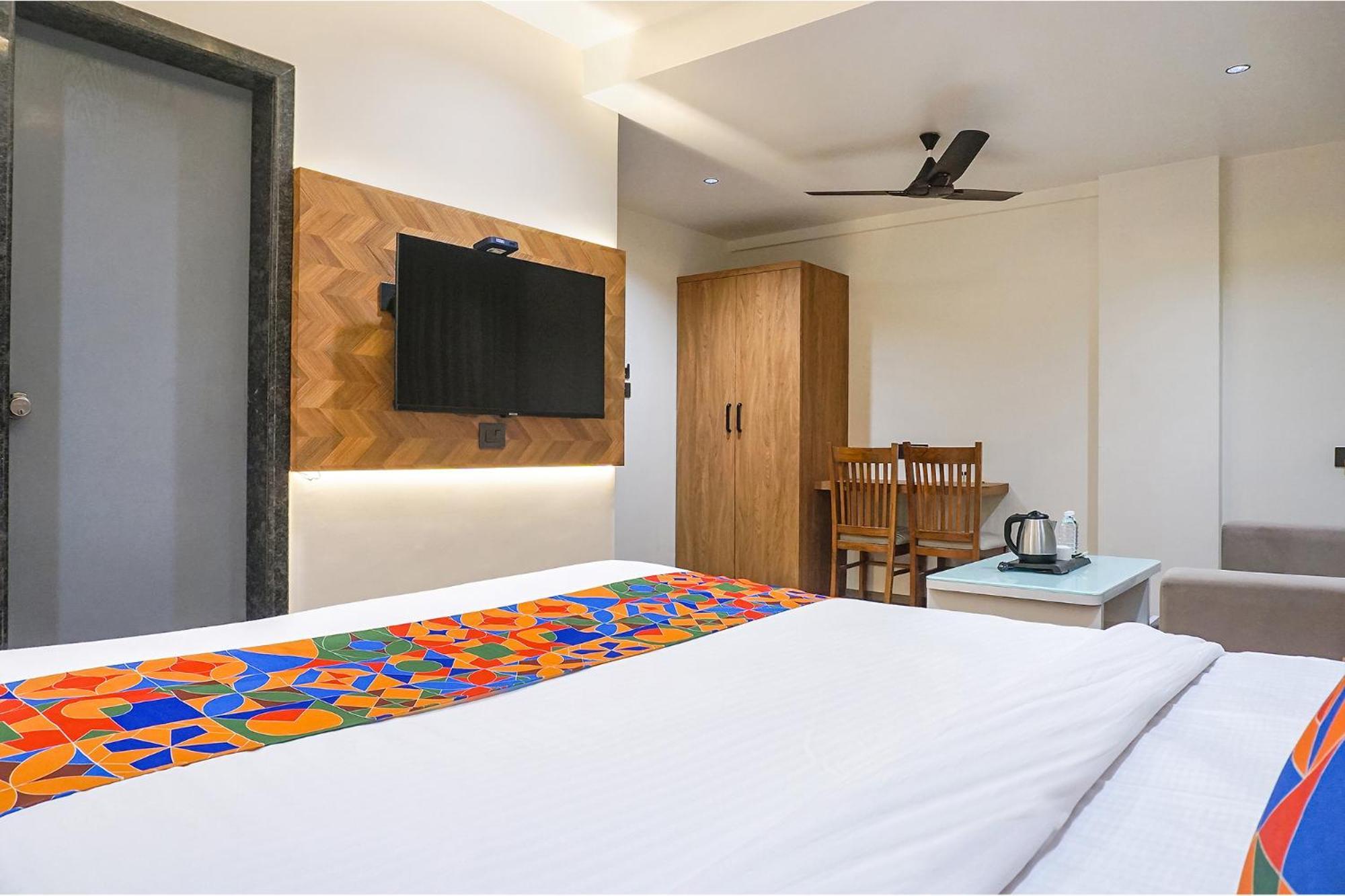 פונה Fabhotel Prime Shourya Residency - Nr Maharshi Karve Museum מראה חיצוני תמונה
